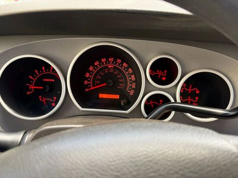 Used 2011 Toyota Tundra SR5 w/ Tow Pkg image 18