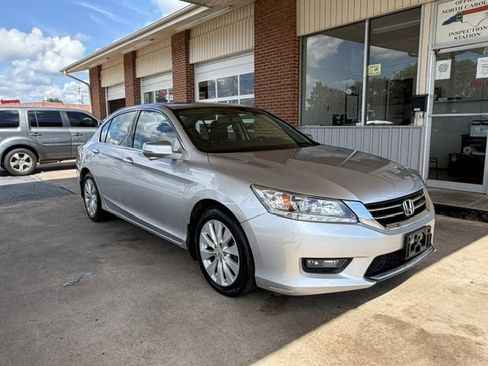 Used 2014 Honda Accord Touring image 2