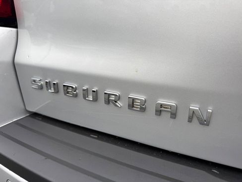 Used 2019 Chevrolet Suburban LT image 5