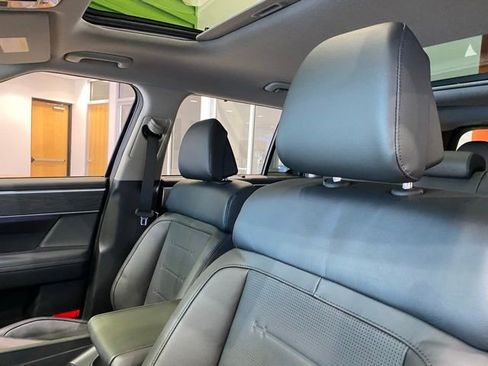 Used 2025 Hyundai Santa Fe Limited image 21