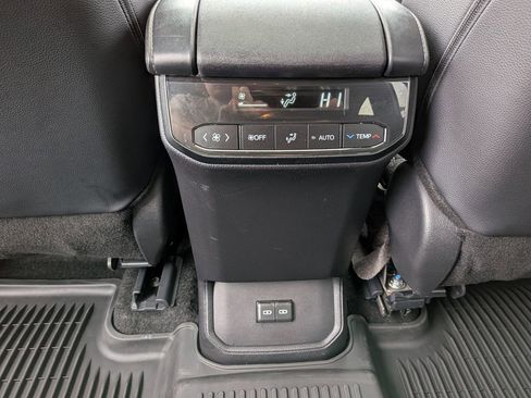 Used 2024 Toyota Highlander XSE image 11