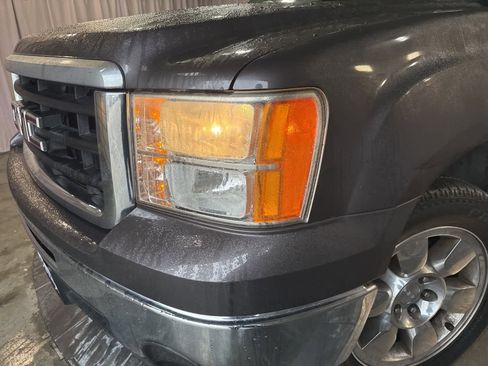 Used 2010 GMC Sierra 1500 SLE w/ Regional Value Package image 9