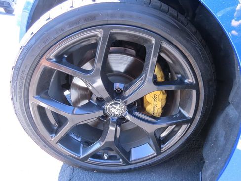 Used 2019 Alfa Romeo Giulia w/ Nero Edizione image 15