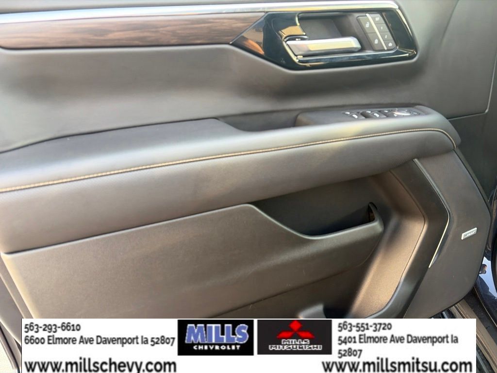 Used 2025 Chevrolet Suburban Premier AWD/4WD image 11