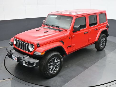 Used 2025 Jeep Wrangler Unlimited Sahara AWD/4WD image 17
