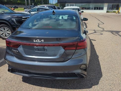 Used 2023 Kia Forte LXS FWD image 5