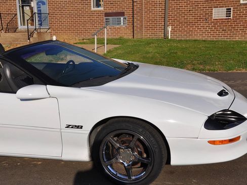 Used 1997 Chevrolet Camaro Z28 w/ Preferred Equipment Group 2 RWD image 14