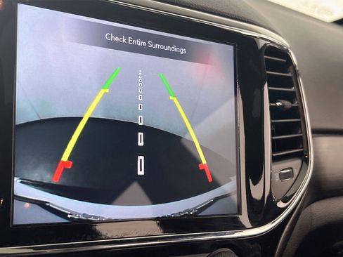 Used 2022 Jeep Grand Cherokee Laredo X AWD/4WD image 13