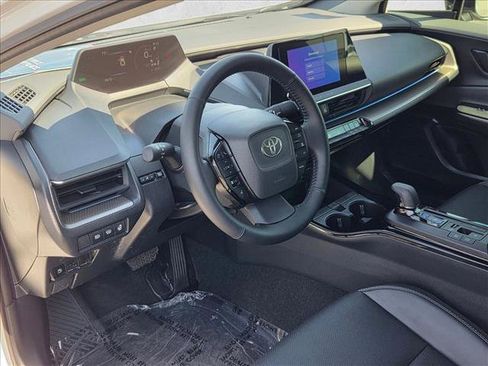 Used 2024 Toyota Prius XLE image 10