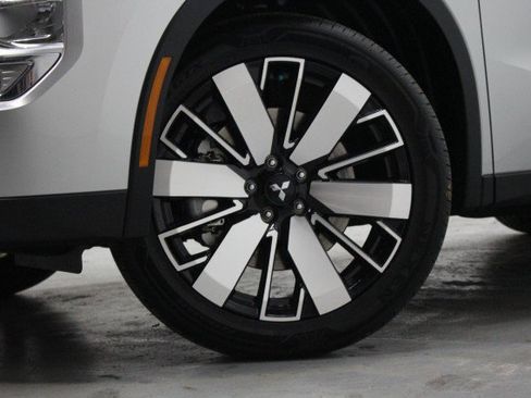 New 2026 Mitsubishi Outlander SE FWD image 3