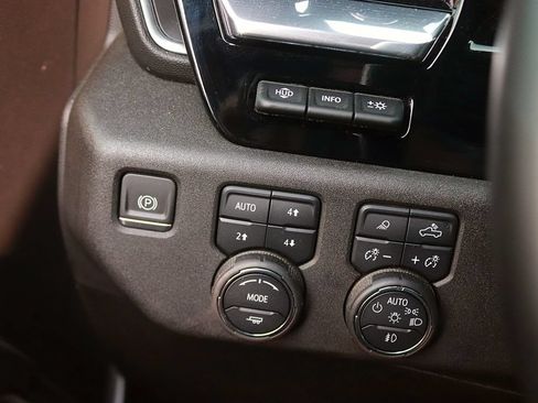 Used 2024 Chevrolet Silverado 2500 High Country w/ Technology Package AWD/4WD image 28