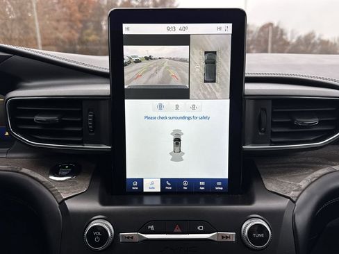 Used 2020 Ford Explorer Platinum w/ Premium Technology Package image 24