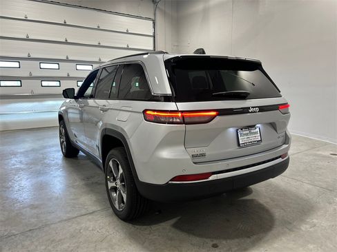 New 2025 Jeep Grand Cherokee Limited image 8