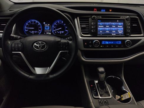 Used 2018 Toyota Highlander XLE FWD image 22