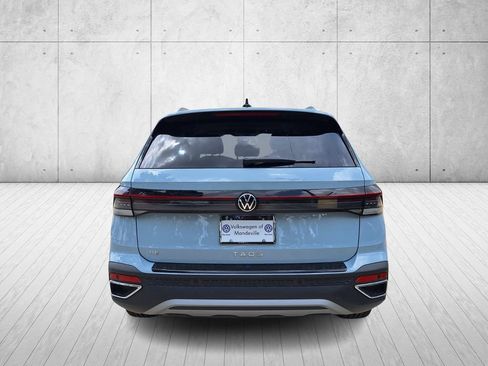 Used 2025 Volkswagen Taos SE FWD image 6