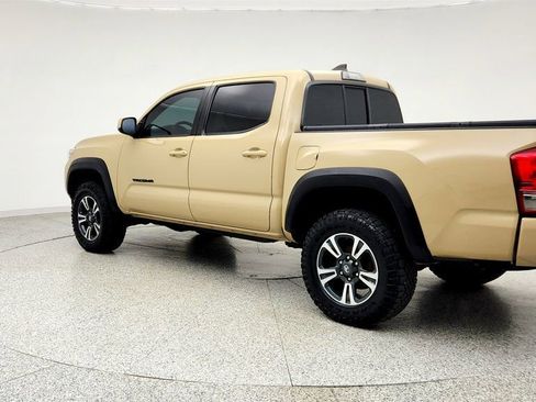 Used 2016 Toyota Tacoma TRD Sport w/ Towing Package image 7