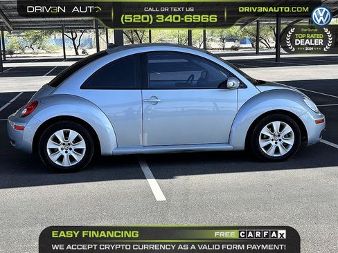 Used 2010 Volkswagen Beetle Coupe FWD image 8