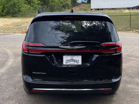 New 2026 Chrysler Pacifica Select FWD image 5