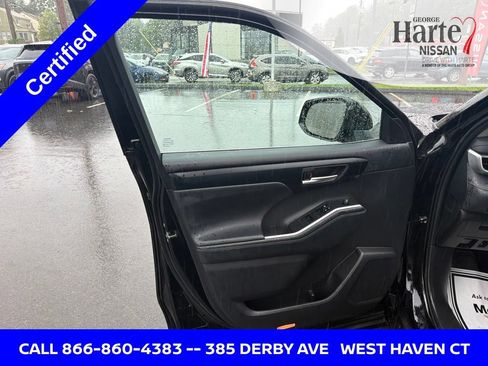 Used 2024 Toyota Highlander XLE AWD/4WD image 10