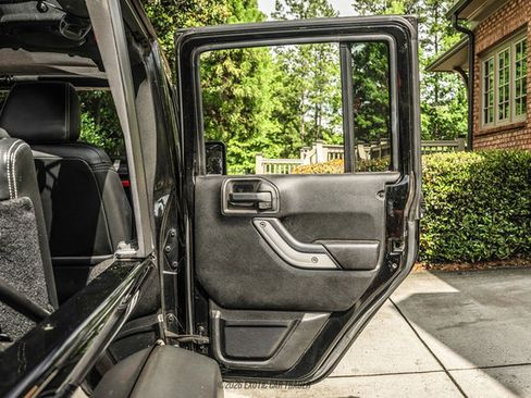 Used 2014 Jeep Wrangler Unlimited Rubicon AWD/4WD image 57