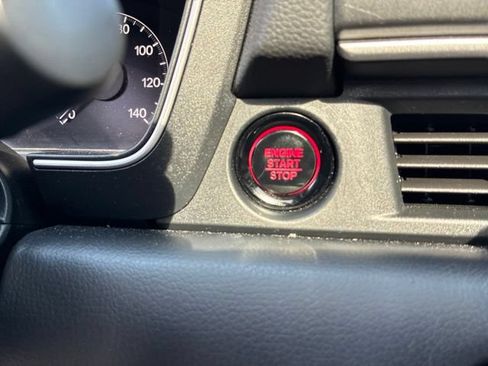 Used 2024 Honda Pilot Touring image 11