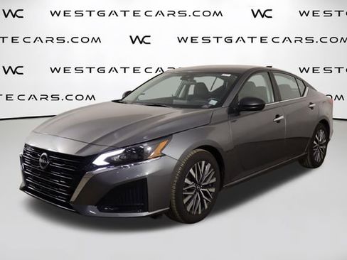 Used 2025 Nissan Altima 2.5 SV FWD image 1