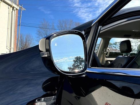 Certified 2024 Chrysler Pacifica Touring-L image 28