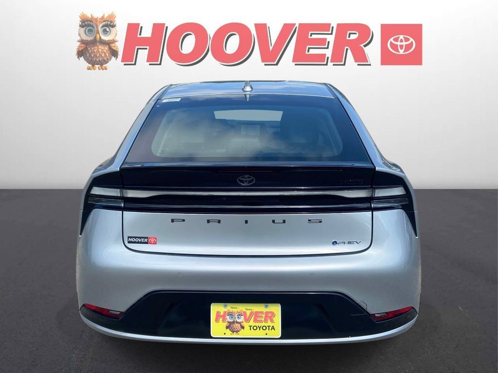 Used 2025 Toyota Prius Plug-In Hybrid FWD image 3