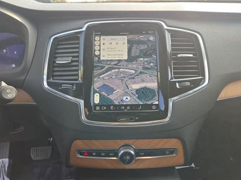 Used 2023 Volvo XC90 B6 Plus image 19