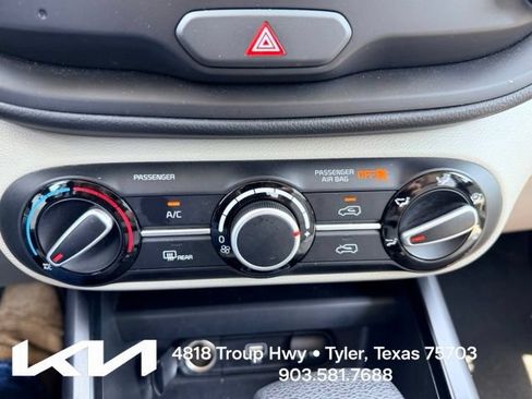 Certified 2025 Kia Soul LX w/ LX Technology Package FWD image 18