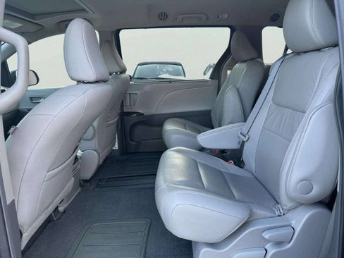 Used 2015 Toyota Sienna XLE FWD image 12