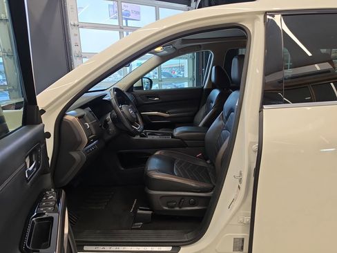 Used 2023 Nissan Pathfinder Platinum FWD image 14