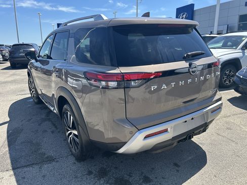 Used 2025 Nissan Pathfinder Platinum AWD/4WD image 7