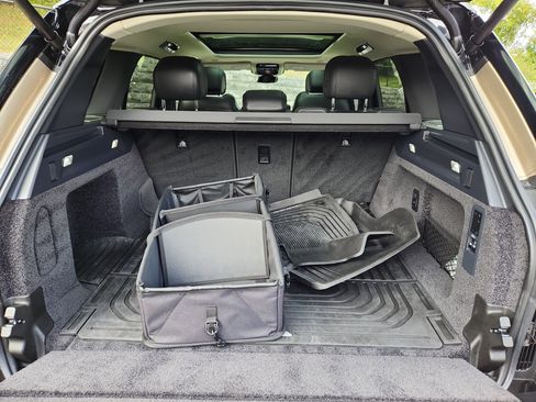 Used 2025 Land Rover Range Rover SE image 13