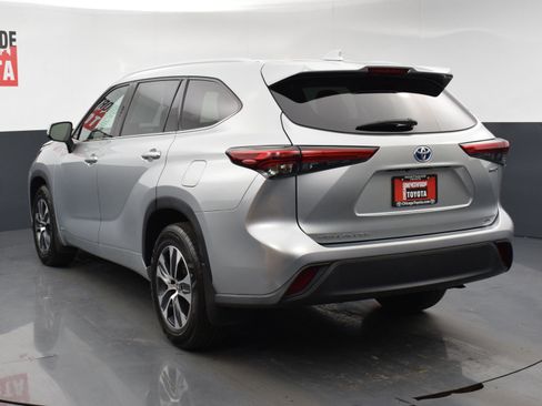 Used 2022 Toyota Highlander XLE image 3