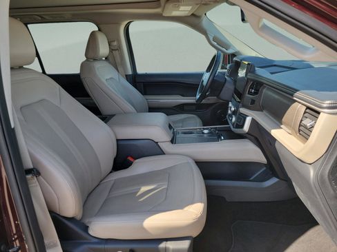 Used 2023 Ford Expedition Limited image 32