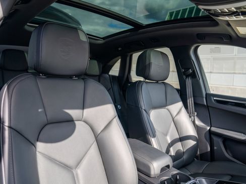 Certified 2026 Porsche Macan AWD/4WD image 27