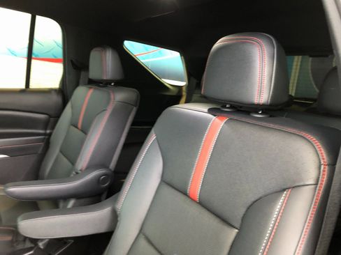 Used 2026 Chevrolet Traverse RS image 13