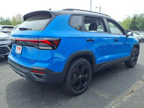 New 2026 Volkswagen Taos SE AWD/4WD image 2