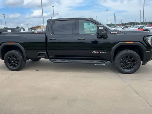 Used 2024 GMC Sierra 2500 AT4 w/ AT4 Preferred Package AWD/4WD image 8