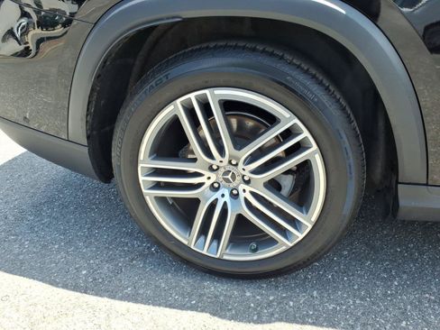 Used 2025 Mercedes-Benz GLS 450 4MATIC image 11
