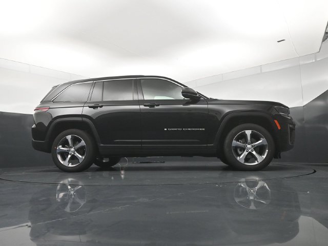 New 2026 Jeep Grand Cherokee Limited w/ Luxury Tech Group II AWD/4WD image 24