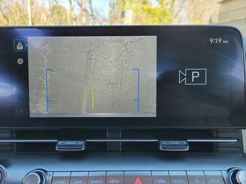 Used 2024 Hyundai Kona SE image 16