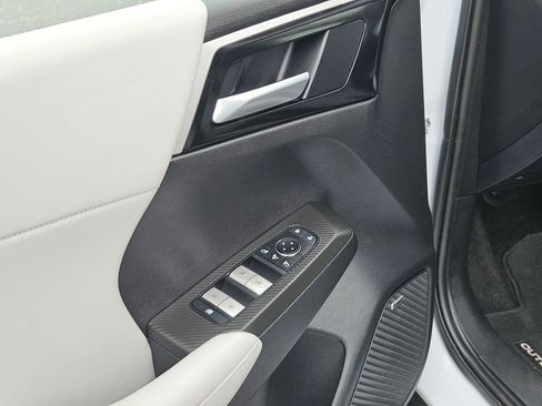 Used 2025 Mitsubishi Outlander SE AWD/4WD image 15