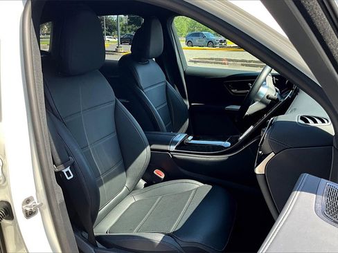 Used 2025 Mercedes-Benz GLC 300 4MATIC image 5