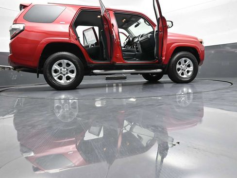 Used 2016 Toyota 4Runner SR5 AWD/4WD image 46