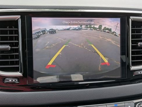 Used 2024 Chrysler Pacifica Touring-L FWD image 24
