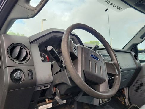 Used 2015 Ford F550 2WD Regular Cab Super Duty image 10