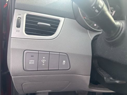 Used 2014 Hyundai Elantra SE image 12