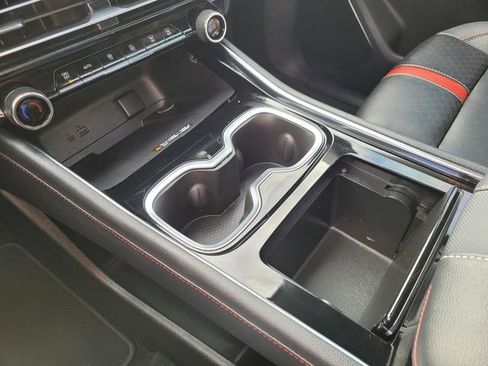 Used 2024 Chevrolet Traverse RS image 30